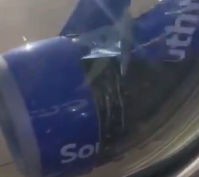 Video Boeing Southwest Airlines Engine Cover Shredding Off During