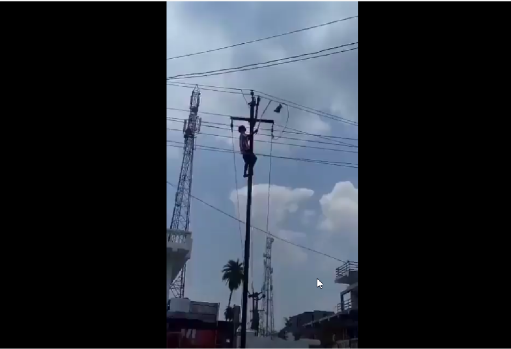 Video: Man Gets Electrocuted Trying to Save Bird From Electric Pole 2 phcn-pole-shocks-electrocutes-man-trying-to-save-bird