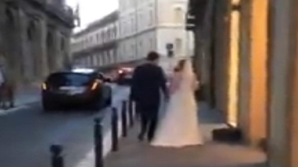 Viral Video Of Newly Wedded Husband & Bride Trekking Home After Marriage 2 newly-wedded-husband-wife-bride-with-wedding-gown-trekking-back-after-marriage-in-europe