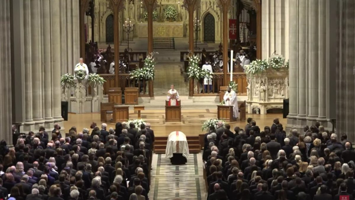 Photos: Biden, The Clintons, Others, Pay Tribute To Madeleine Albright At Funeral 6 madeleine-albright-burial ceremony-at-washington-national-cathedral-attendee-photos