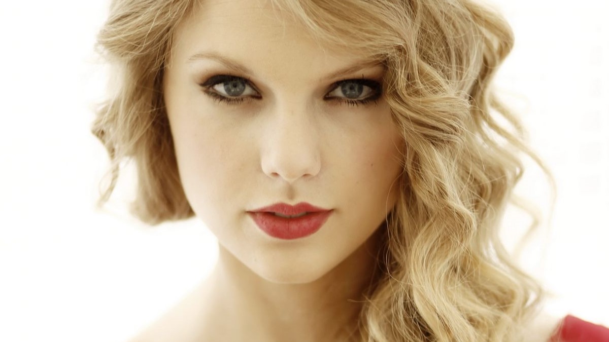 Biography of Taylor Swift: Facts, Real Name, Age, Networth, Awards, Family, Boyfriend (Kansas City Chiefs Travis Kelce)
