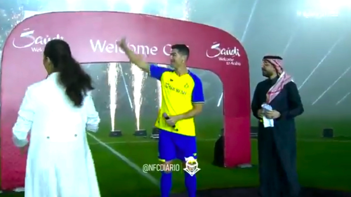 Video & Photos: Watch Cristiano Ronaldo Unveiling Ceremony To Al Nassr