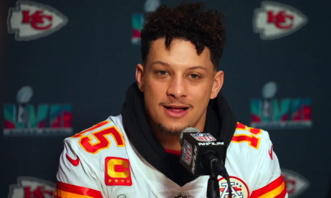 Kansas City Chiefs QB Patrick Mahomes Shared Heartwarming With With Dad ...