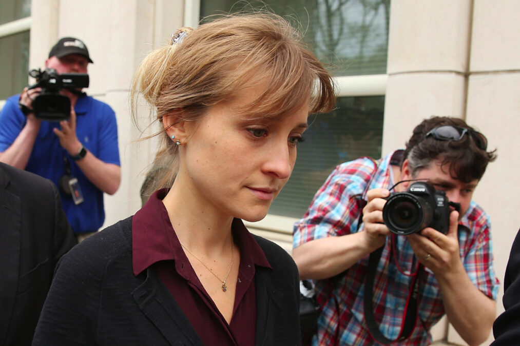 Smallville Actor Allison Mack Released From Prison For Role In Luring Women Into Keith Raniere 2185