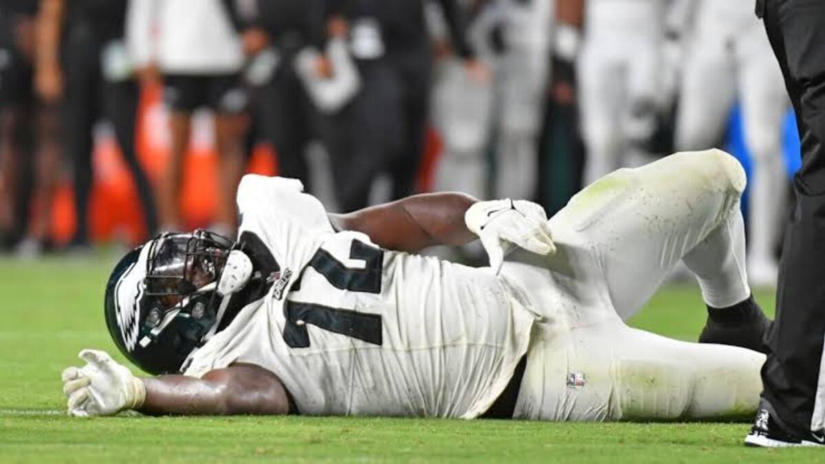 Eagles' Tyrie Cleveland, Moro Ojomo Suffer Neck Injuries, Taken Away ...