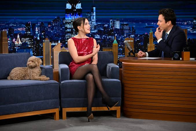 Video: Millie Bobby Brown Shocks Fans with Her American Accent on The Tonight Show 2 images 2024 03 01T214405.423