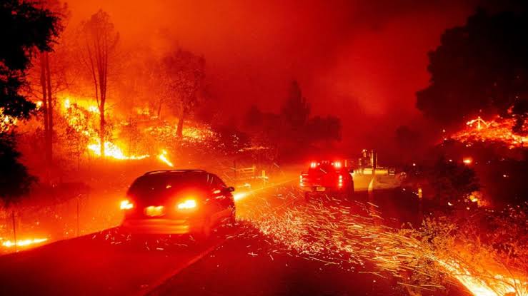 Video: Thompson Fire Forces Mass Evacuation In Northern California - I Get  Talk