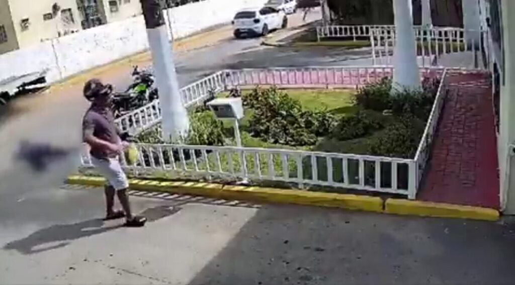 Video- Brazillian Police Officer Shots & Kills Bikeman After Refusing To Pay Trip Fare