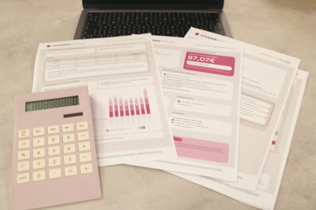 Choosing Between In-House and Outsourced Accounting Services 2 Choosing Between In-House and Outsourced Accounting Services