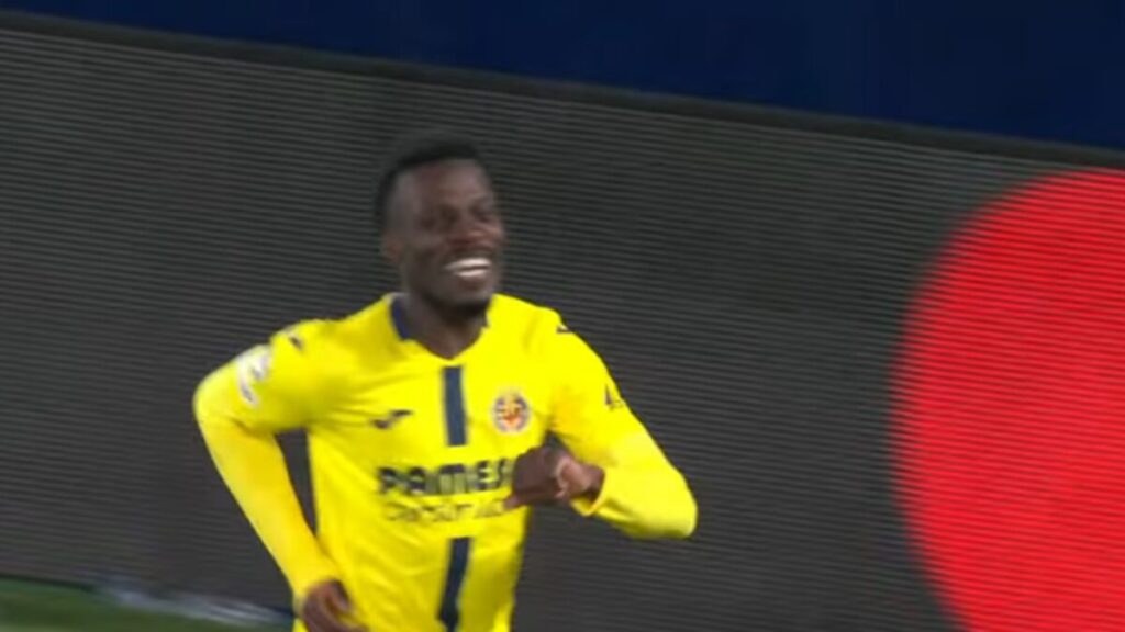 Ajax Snatches Late Victory To Keep Champions League Play-Off Dream Alive 2 ajax-defeats-villareal-2-1